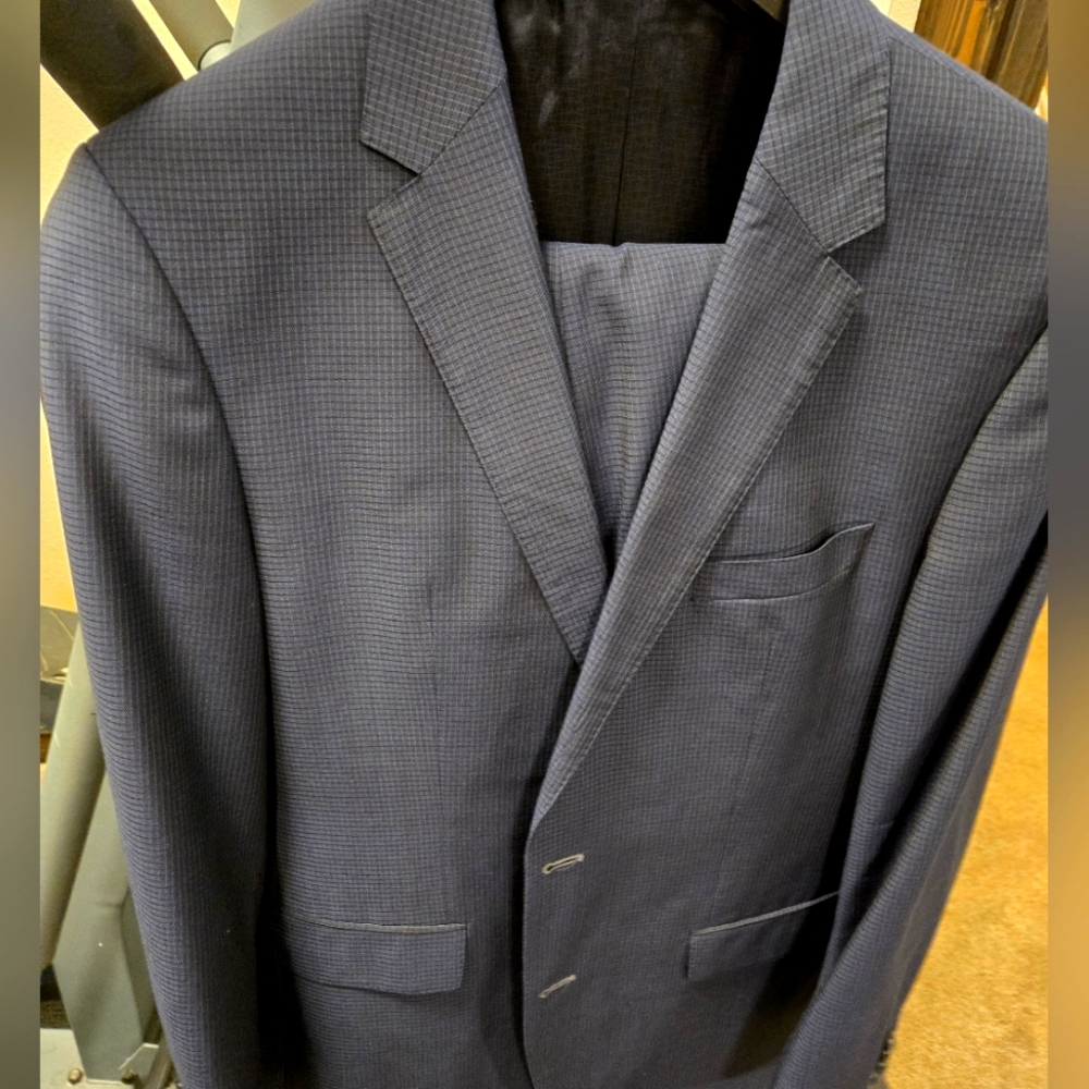 Hugo Boss 40R mid to darker blue